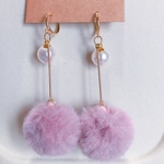ぽんぽんファーの揺れるイヤリング ピアス/ファー/ファーピアス/ぽんぽん/揺れるアクセサリー/秋冬ピアス/バレンタイン/デート