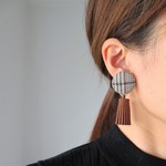 ブラウンチェックイヤリング・ピアス（ブラウン）