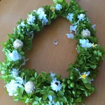 野の花の朝露リース