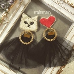 猫刺繍アシンメトリーピアス♡イヤリング