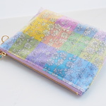 ★LIBERTY　Capel　カペル　マドラスチェック　ビニコの中布・ポケット(1＋2分割)・マチ付ポーチ
