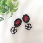 ビーズ刺繍 ピアス／イヤリング 千鳥格子×赤