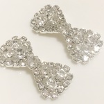 りぼん　リボン　貼り付け　カボション　パールビジュー　ゴールド　シルバー　パーツ　素材　材料　金具　メタルパーツ　ピアス　イヤリング　リボンセンターパーツ　アクセサリー