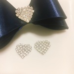 3個ハート　貼り付け　カボション　パールビジュー　ゴールド　シルバー　パーツ　素材　材料　金具　ピアス　イヤリング　リボンセンターパーツ　アクセサリー　資材　りぼん　キラキラ　ストーン付き　