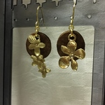 お花とレザーのピアス