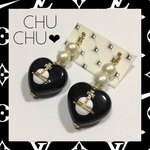 No.⑧⑤ ぷっくりBIGハート 土星 オーブ パール  ピアス イヤリング / ブラック 黒 ハートモチーフ ゆらゆら ゴシック 惑星