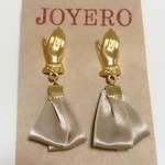 貴婦人の手ピアス-シルクリボン