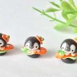 🐧 ペンギン 黒パン サンド スモークサーモン と オニオンスライス  ミニチュア フード ドールハウス
