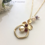 【再販8】早春に咲く花のネックレス（ﾛﾝｸﾞﾈｯｸﾚｽ・ﾈｯｸﾚｽ・ｽﾜﾛﾌｽｷｰ・パール・フラワー・花・天然石・ガーネット）