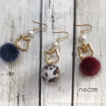 猫チャームがかわいいボンボンピアス