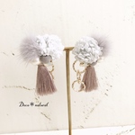 グレーのシロツメクサとタッセルピアス/イヤリング＊