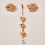 かわいいイノシシの親子ピアス／イヤリング（3way）（アシンメトリー）