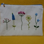 2270m様専用ページ　野の花の手刺繍フラットポーチ　2