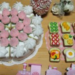 「chekentさまオーダー品♪」ピンクいちごのホールケーキとマグネット入りミニトースト♪