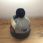 【再販♪】キッズ M ポンポン付き ニット帽 子供用 ＊トライアングル＊帽子 M50〜54