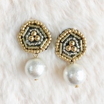 再販♡ビーズ刺繍とコットンパールのイヤリング／ピアス
