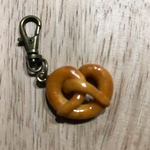 プレッツェルのチャーム