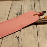 2本差しレザーペンケース　さくらピンクのシュリンクレザー