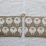 【mugiさまリクエスト品】手編みマット2枚セット　【白ひつじ】コットン×コットンリネン