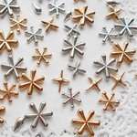 星のレジンパーツ40個　ミックス　封入　ゴールド・シルバー　キラキラ　Ｂ級混