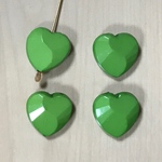 VINTAGE GREEN HEART FACETED DESIGN BEADS