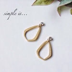 onもoffも使える✳︎シンプルなゴールド✳︎貼るピアス✳︎シールピアス