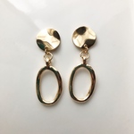 ゴールドゆがみフープ ピアス・樹脂ピアス・イヤリング