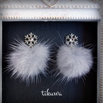 スワロフスキー⁂雪の結晶とミンクファーのピアス／イヤリング/ノンホールピアス  クリスマス