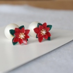 ポインセチアとパールキャッチのピアス