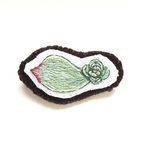葉挿しの刺繍ブローチ
