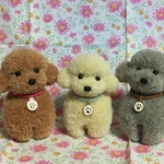 rurumaymomo様専用　毛糸のぽんぽん　おすわりトイプードル 純毛茶色＆グレー＆クリーム（肉球チャーム付）