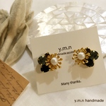 black Jewelry✱フラワービジューピアス  金属アレルギー対応 サージカルステンレス