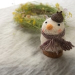 どんぐり帽子の雪だるまさん