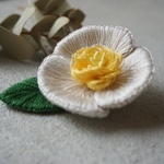 椿の刺繍ブローチ［白銀］