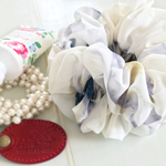 再販50！Whitegrey flower chouchou
