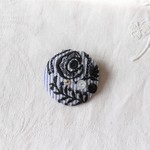 北欧の花 刺繍ブローチ　ストライプ　コサージュ