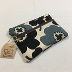 【送料無料】ポーチ タイプ 母子手帳ケース 大人可愛い 大きな花  黒  マルチケース  母子手帳
