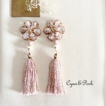 【送料無料】再販*新色*pink ❤️ドロップビーズのフラワー＆タッセルの樹脂ポストピアス/ばね式イヤリング❤️