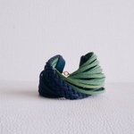 ツイステッド・レザーブレスレット（ネイビー&グリーン）