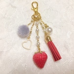 色が選べるイチゴのキーホルダー