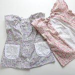 R様専用　前開き仕様～後ろがかわいい花柄スモック 色違い2点