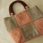 木の持ち手♪ハート刺繍のウールバッグ