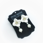 ✴︎クリスマスローズ✴︎ 刺繍ピアス サージカルステンレス