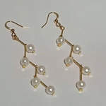 パールのジグザグシンプルピアス