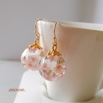 お花の球体ピアス（大）