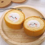 おばけちゃんロールケーキのストラップ
