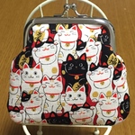  招きねこ柄がま口財布