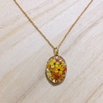 押し花＊レジンのネックレス（イエロー×オレンジ）