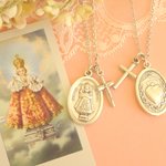 Santo Ninoメダイとクロスのネックレス
