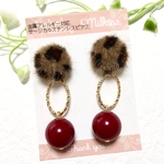 ヒョウ柄ファーカボションとフープピアス